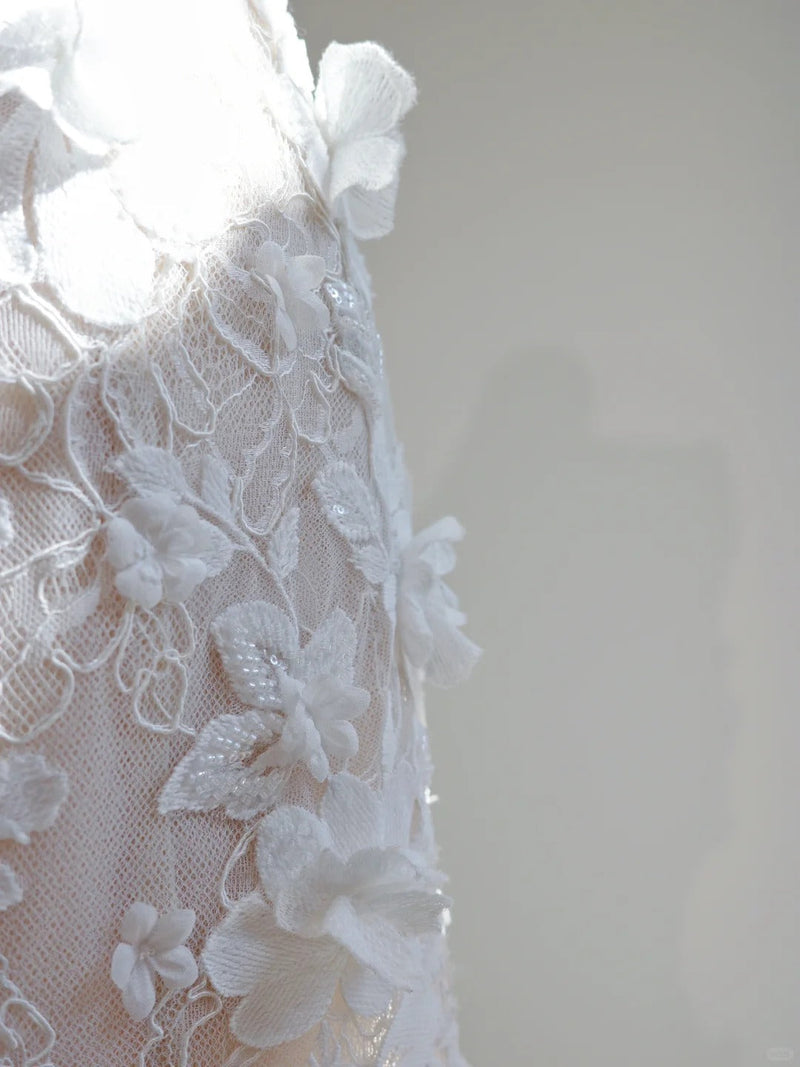 Chic Sheath Long Wedding Dresses Strapless Tulle Appliques White Bridal Dresses Sleeveless Bridal Gowns