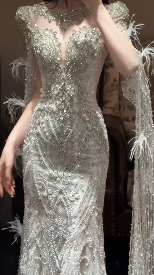 Elegant Mermaid Long Wedding Dress Beaded Tulle White Bridal Dress V-neck Bridal Gown
