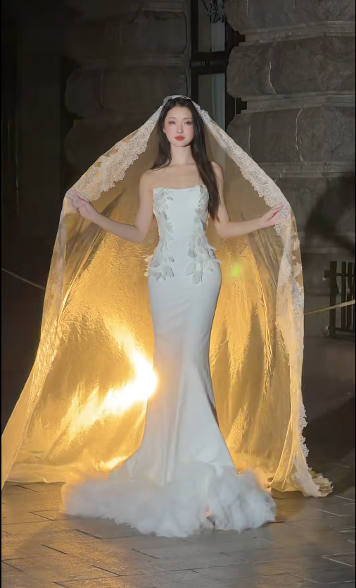 Elegant Strapless Mermaid White Long Wedding Dresses Satin White Bridal Gowns Sleeveless Bridal Dresses