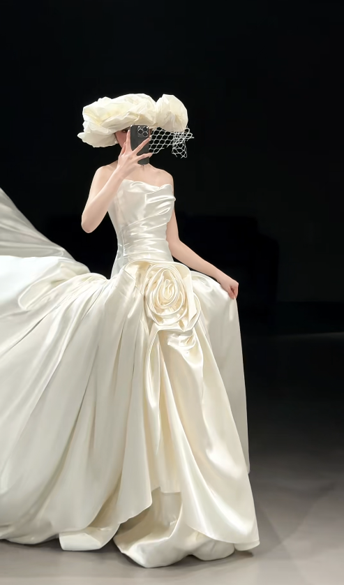 Elegant White Wedding Dress Long Satin Strapless Bridal Dress Sheath Sleeveless Bridal Gown