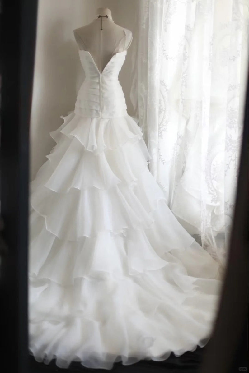 Gorgeous Strapless A-Line Long Wedding Dresses Tulle White Bridal Gowns Sleeveless Bridal Dresses