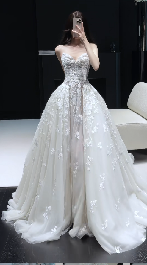 Luxury Sweetheart Sheath Long Wedding Dresses Appliques Tulle White Bridal Dresses Sleeveless Bridal Gowns