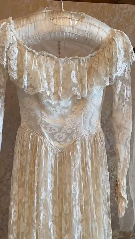 Modest Long Sleeves Wedding Dress White Lace Vintage Wedding Gown