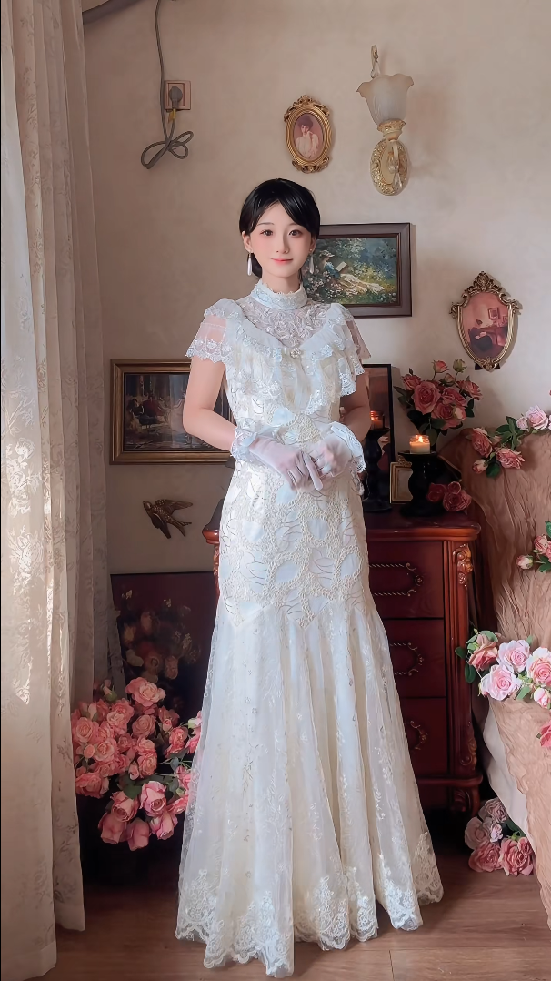 Charming Lace Mermaid Wedding Dress With Gloves Short Sleeve Lace Bridal Dress