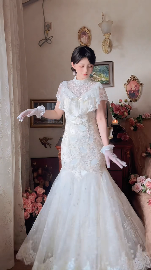 Charming Lace Mermaid Wedding Dress With Gloves Short Sleeve Lace Bridal Dress