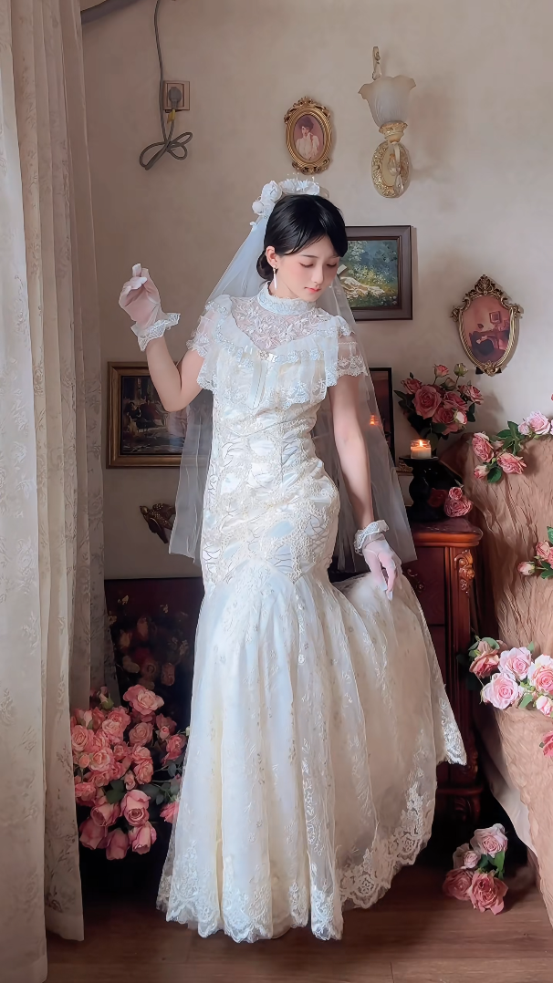Charming Lace Mermaid Wedding Dress With Gloves Short Sleeve Lace Bridal Dress