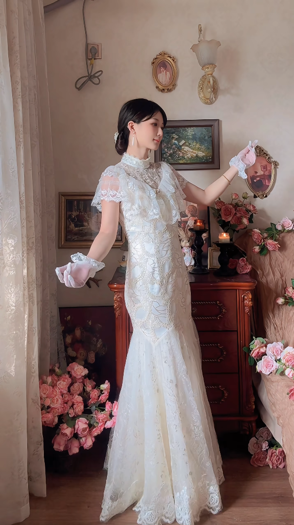 Charming Lace Mermaid Wedding Dress With Gloves Short Sleeve Lace Bridal Dress
