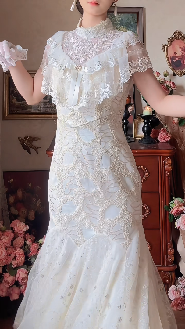 Charming Lace Mermaid Wedding Dress With Gloves Short Sleeve Lace Bridal Dress
