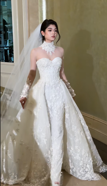 Chic A-Line Long Wedding Dresses Tulle Applique White Bridal Dresses Beaded Sleeveless Bridal Gown