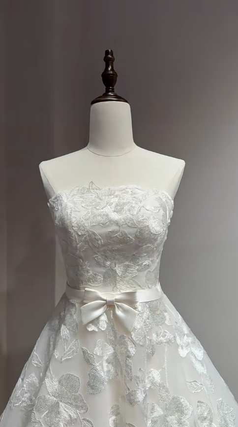 Chic Long White Wedding Dress A-Line Strapless Bridal Dress Tulle Embroidery Bridal Gown