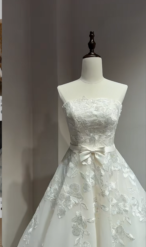 Chic Long White Wedding Dress A-Line Strapless Bridal Dress Tulle Embroidery Bridal Gown