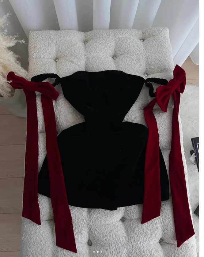 Chic Off-the-shoulder Sheath Short Prom Dresses Satin Black Homecoming Dresses Sexy Birthday Dresses