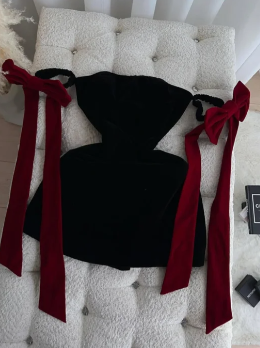 Chic Off-the-shoulder Sheath Short Prom Dresses Satin Black Homecoming Dresses Sexy Birthday Dresses