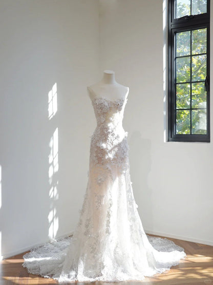 Chic Sheath Long Wedding Dresses Strapless Tulle Appliques White Bridal Dresses Sleeveless Bridal Gowns
