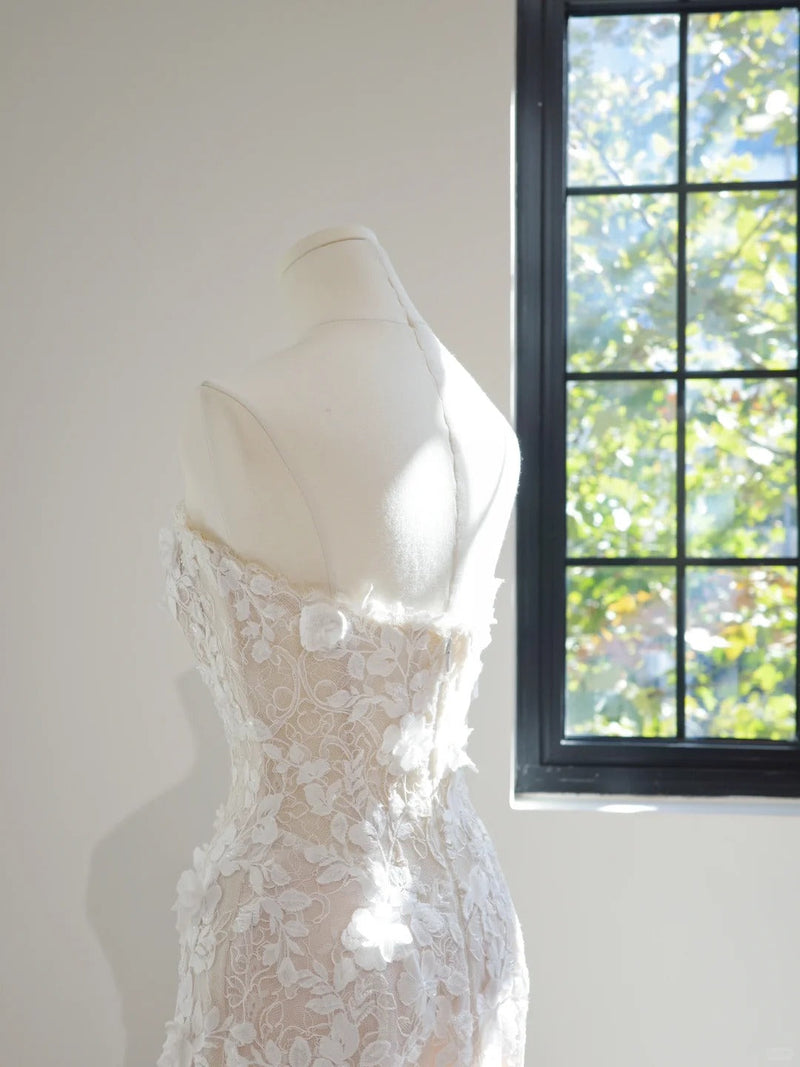 Chic Sheath Long Wedding Dresses Strapless Tulle Appliques White Bridal Dresses Sleeveless Bridal Gowns