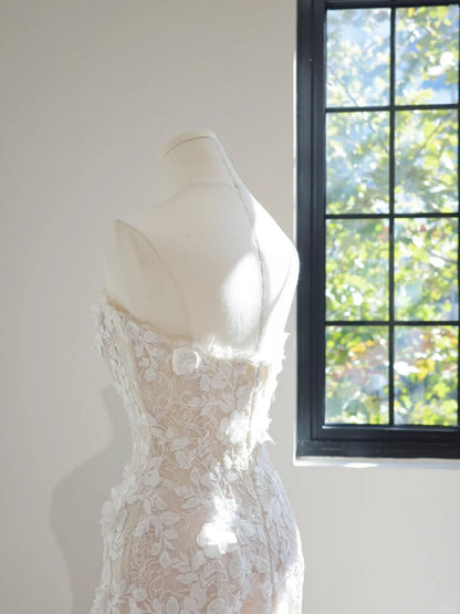 Chic Sheath Long Wedding Dresses Strapless Tulle Appliques White Bridal Dresses Sleeveless Bridal Gowns