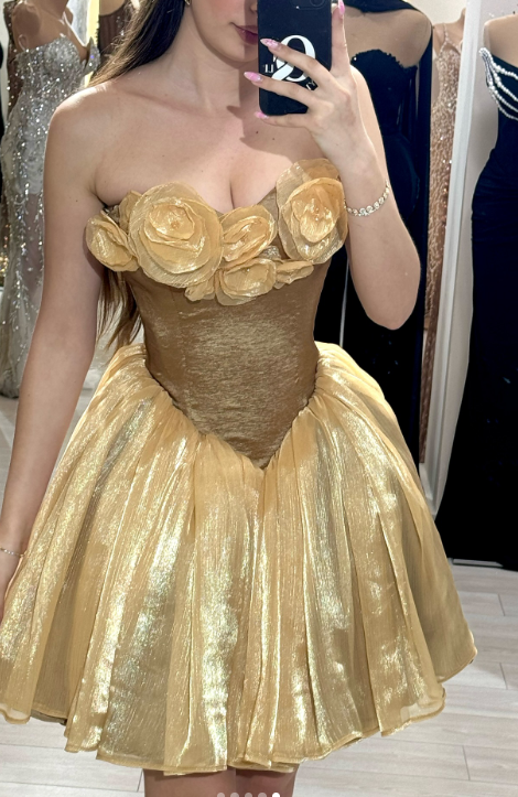 Chic Strapless A-line Short Prom Dresses Tulle Gold Homecoming Dresses