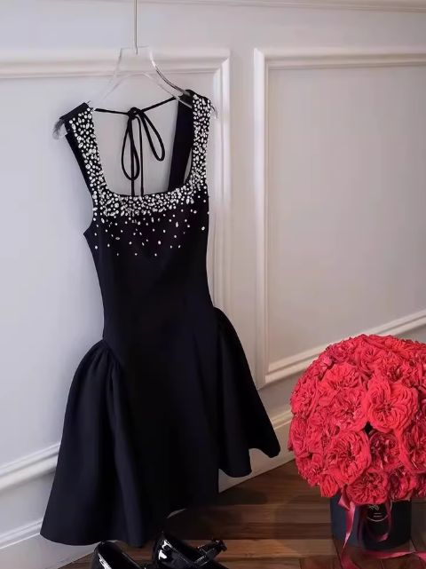 Cute A-Line Black Homecoming Dresses Rhinestone Satin Mini Birtdhay Dresses Square Neck Formal Dresses