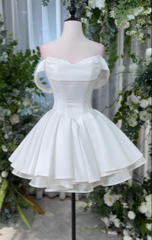 Cute Off-the-shoulder Homecoming Dresses White A-Line Short Prom Dresses Satin Sweet White Birthday Dresses