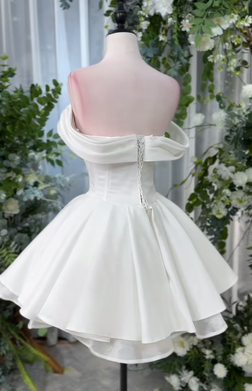 Cute Off-the-shoulder Homecoming Dresses White A-Line Short Prom Dresses Satin Sweet White Birthday Dresses
