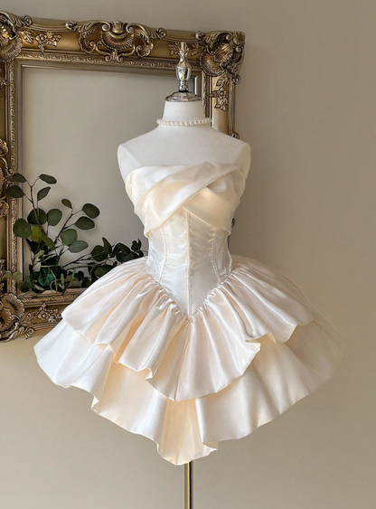 Cute Strapless Ball Gown Champagne Homecoming Dresses Sleeveless Birthday Dresses Satin Party Dresses