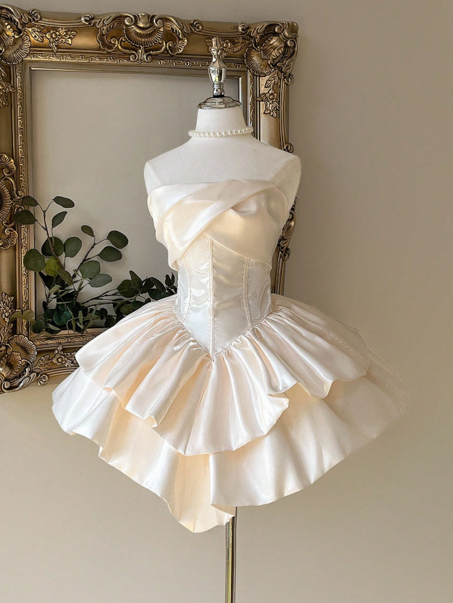 Cute Strapless Ball Gown Champagne Homecoming Dresses Sleeveless Birthday Dresses Satin Party Dresses