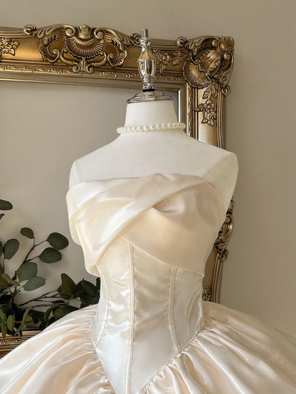 Cute Strapless Ball Gown Champagne Homecoming Dresses Sleeveless Birthday Dresses Satin Party Dresses