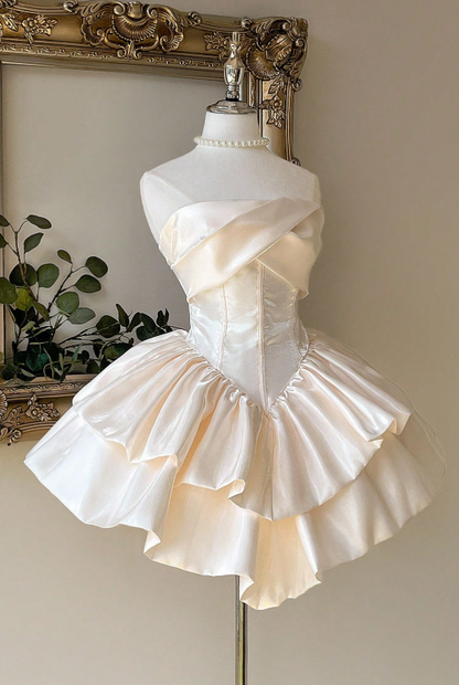 Cute Strapless Ball Gown Champagne Homecoming Dresses Sleeveless Birthday Dresses Satin Party Dresses