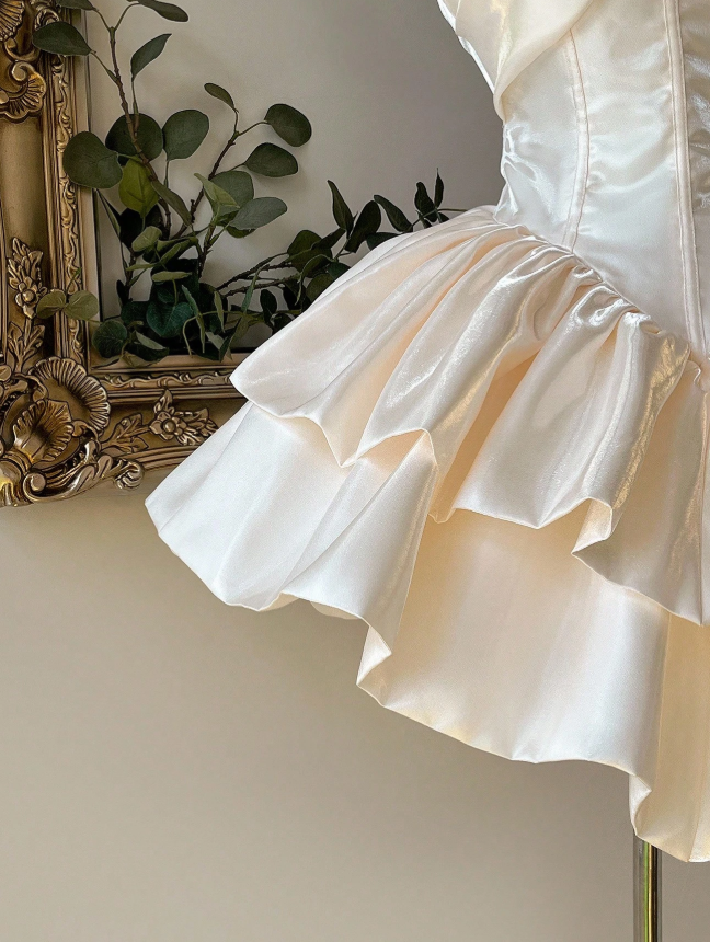 Cute Strapless Ball Gown Champagne Homecoming Dresses Sleeveless Birthday Dresses Satin Party Dresses