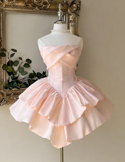 Cute Strapless Ball Gown Champagne Homecoming Dresses Sleeveless Birthday Dresses Satin Party Dresses