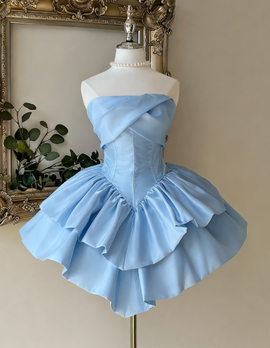 Cute Strapless Ball Gown Champagne Homecoming Dresses Sleeveless Birthday Dresses Satin Party Dresses