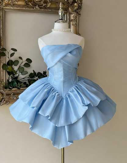 Cute Strapless Ball Gown Champagne Homecoming Dresses Sleeveless Birthday Dresses Satin Party Dresses