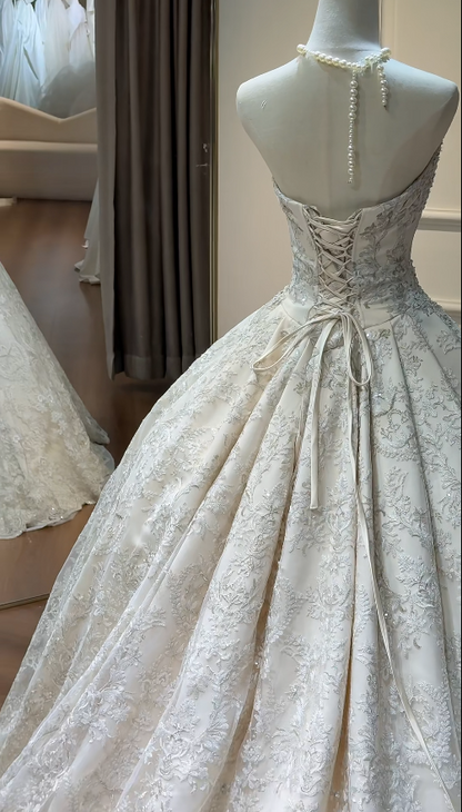 Elegant A-Line Long Wedding Dress Appliques Tulle Champagne Bridal Dress Sweetheart Sleeveless Bridal Gown