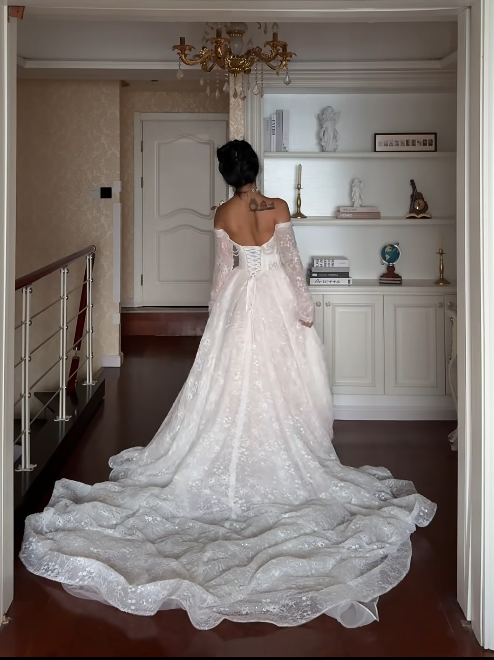 Elegant A-Line Train Wedding Dresses Off-shoulder Lace Bridal Gowns Long Sleeves Bridal Dresses