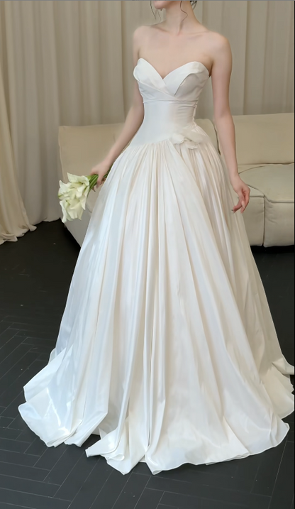 Elegant A-Line White Long Wedding Dresses Satin Sweetheart Bridal Dresses Sleeveless Bridal Gowns
