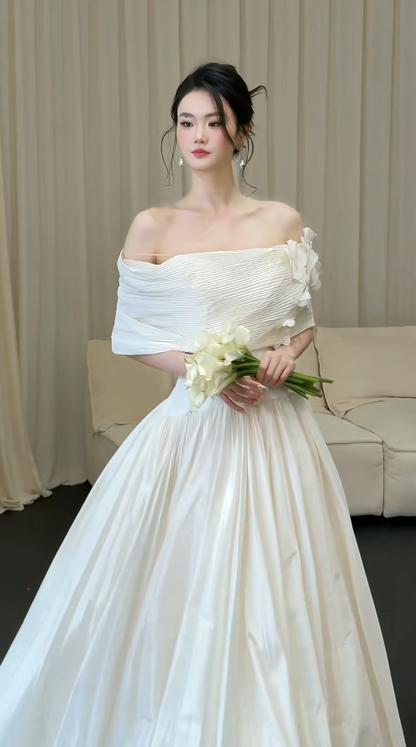 Elegant A-Line White Long Wedding Dresses Satin Sweetheart Bridal Dresses Sleeveless Bridal Gowns