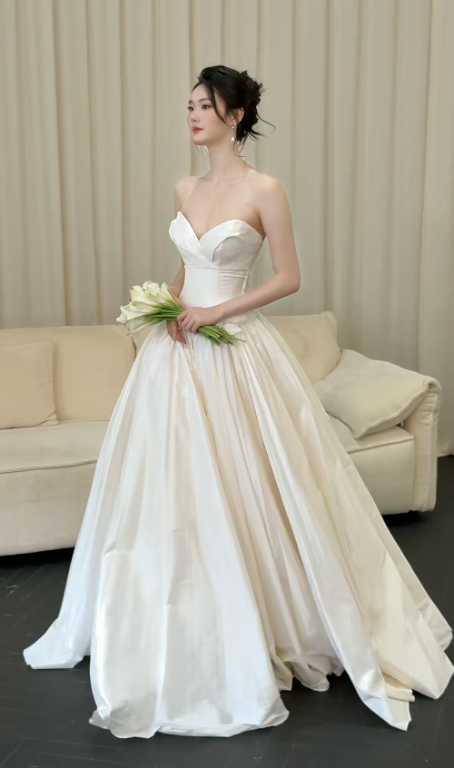 Elegant A-Line White Long Wedding Dresses Satin Sweetheart Bridal Dresses Sleeveless Bridal Gowns