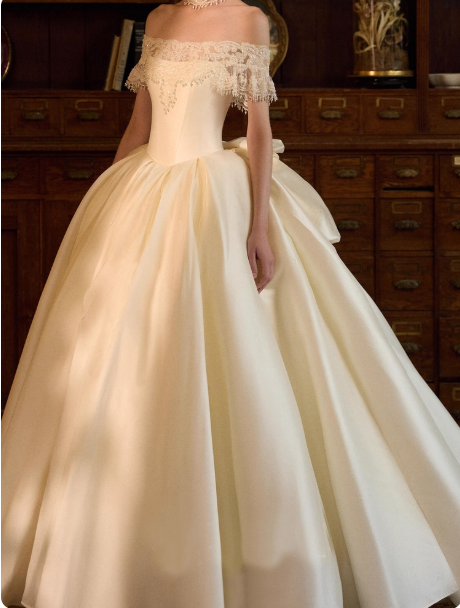 Elegant Ball Gown White Long Wedding Dresses Satin Off-shoulder Bridal Dresses Short Sleeves Bridal Gowns