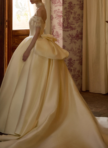 Elegant Ball Gown White Long Wedding Dresses Satin Off-shoulder Bridal Dresses Short Sleeves Bridal Gowns