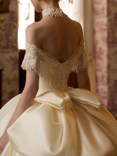 Elegant Ball Gown White Long Wedding Dresses Satin Off-shoulder Bridal Dresses Short Sleeves Bridal Gowns