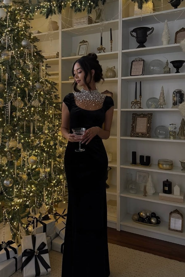 Elegant Black Scoop Neck Mermaid Prom Dress with Beading