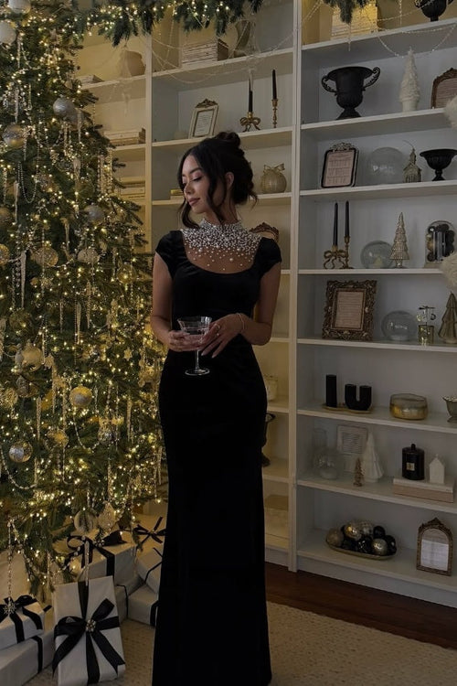 Elegant Black Scoop Neck Mermaid Prom Dress with Beading