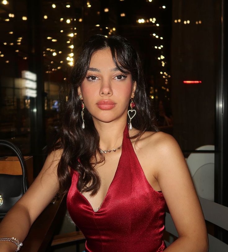 Elegant Burgundy V-neck Halter Satin A-line Birthday Short Skirt Homecoming Dress