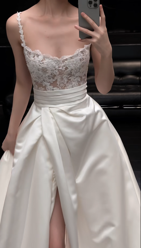 Elegant Long White Wedding Dress Spaghetti Straps A-Line Bridal Dress Satin Lace Sleeveless Bridal Gowns
