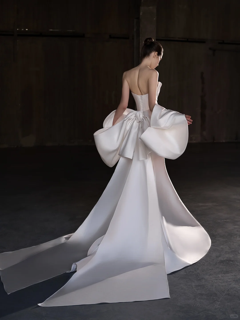 Elegant Mermaid Strapless Satin Applique Long Wedding Dresses