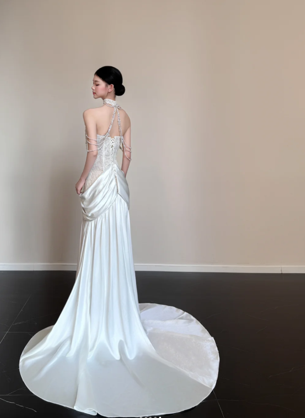 Elegant Mermaid White Long Wedding Dresses Satin Strapless Bridal Dresses Sleeveless Bridal Gowns