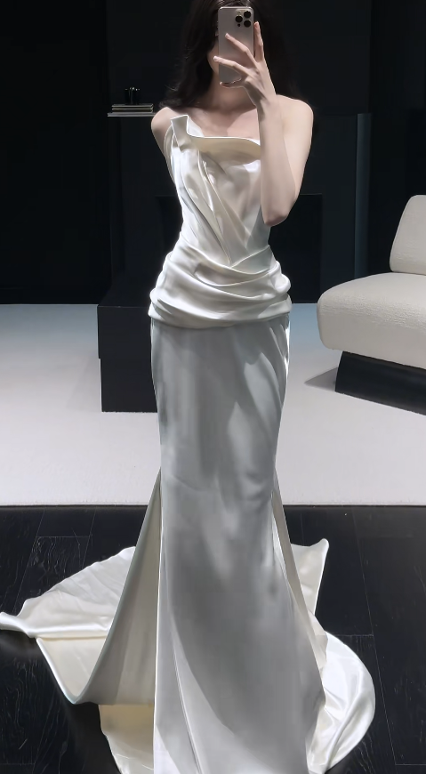 Elegant Sheath Strapless Wedding Dress White Satin Bridal Gown