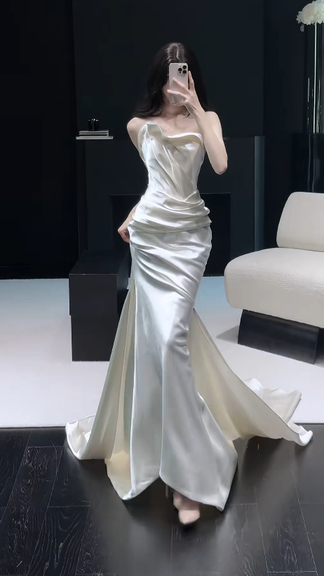 Elegant Sheath Strapless Wedding Dress White Satin Bridal Gown