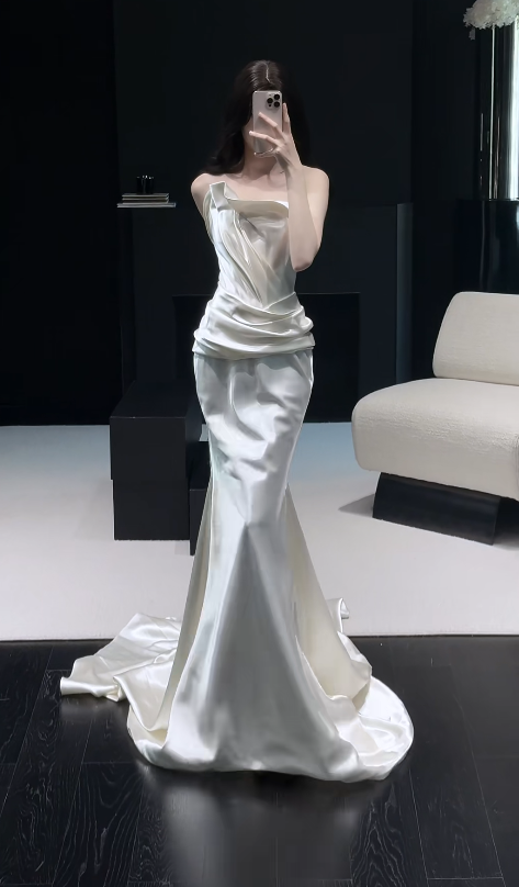 Elegant Sheath Strapless Wedding Dress White Satin Bridal Gown
