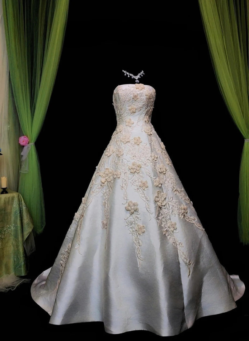 Elegant Strapless White Long Wedding Dress Satin Appliques A-Line Bridal Gowns Sleeveless Bridal Dress